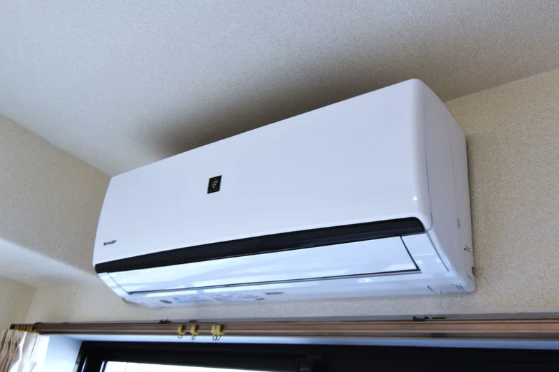 エアコン冷房暖房を調整し　夏場、冬場関係なく快適空間でおすごしいただけます。