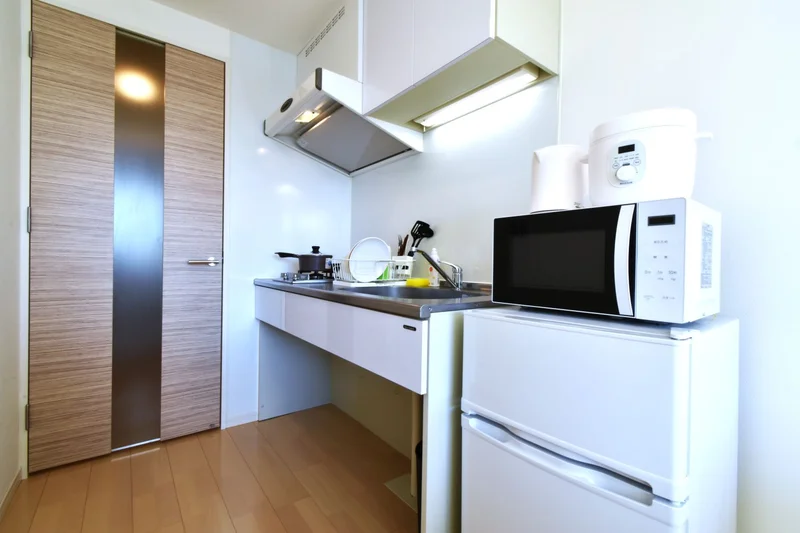 システムキッチン　2口ガスコンロ付きで手料理も可能で長期出張や滞在にも嬉しい栄養面考慮していくことも可能！