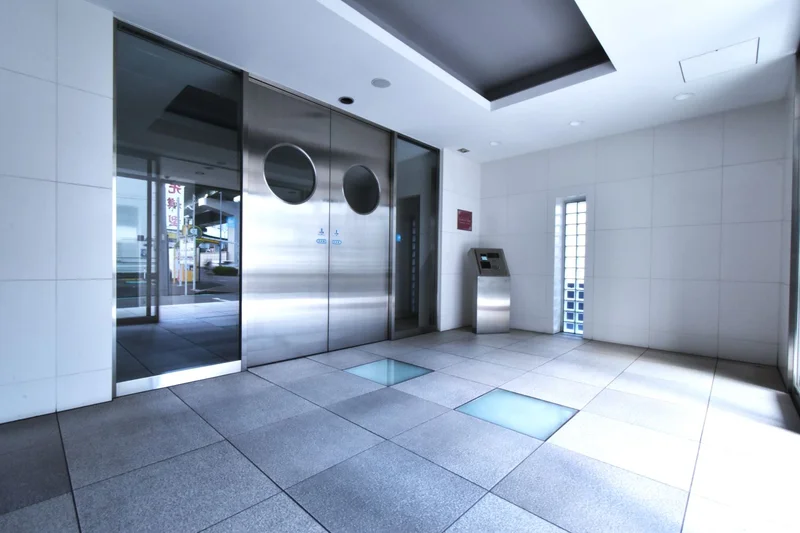 エントランス　広々空間！　セキュリティ対策も◎