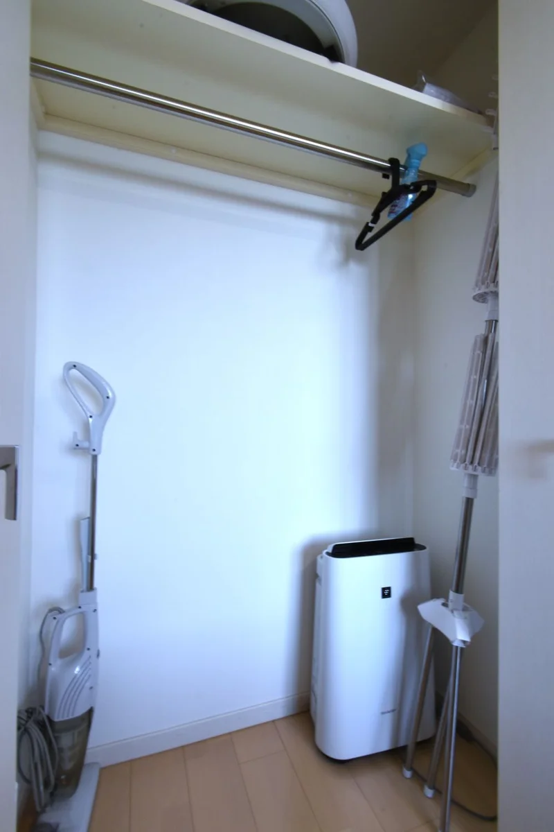 掃除機や空気清浄機など家電類有！　収納スペースも是非ご利用ください！
