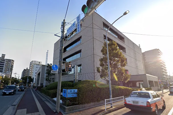 福岡県立図書館まで徒歩8分
