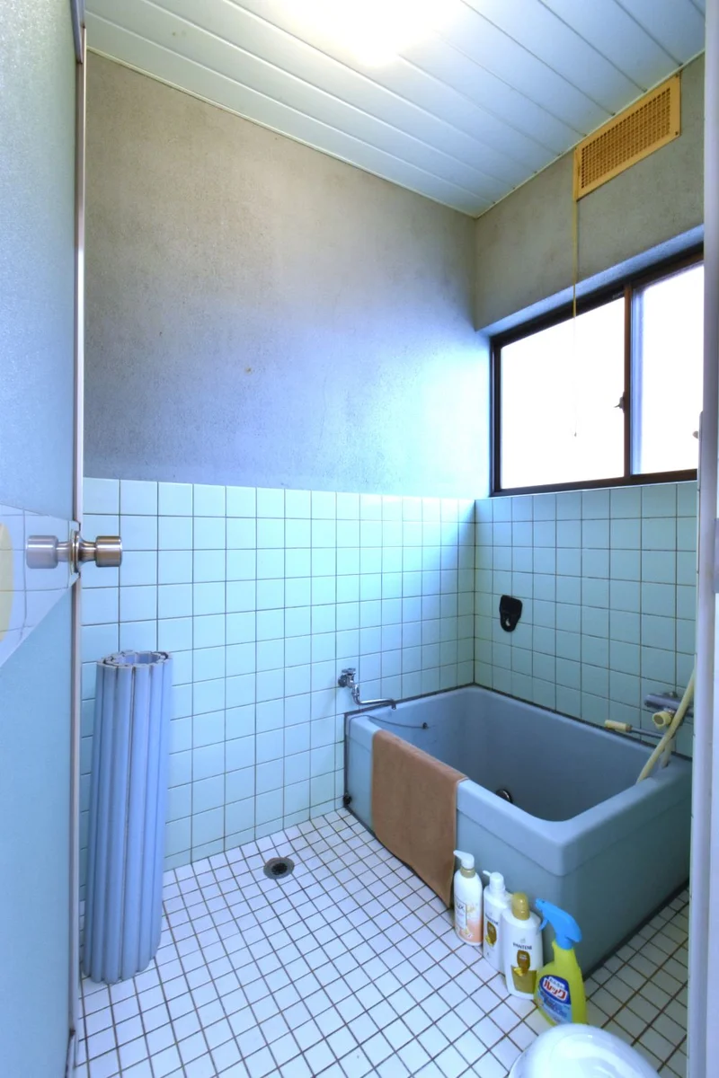 シャンプーやコンディショナーボディーソープなどご用意しております！　湯船につかれるので疲れも落としていただけます