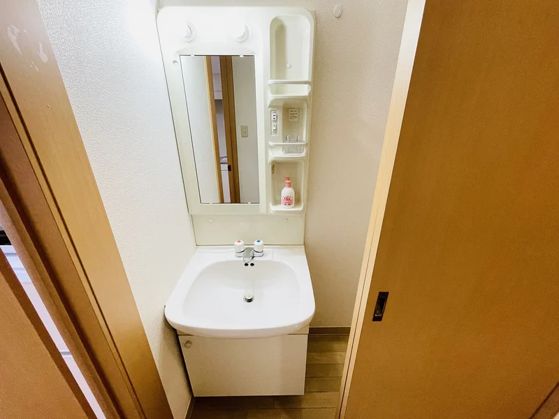 嬉しい独立洗面台付★☆忙しい朝でも余裕をもって身だしなみが整えることができます♪