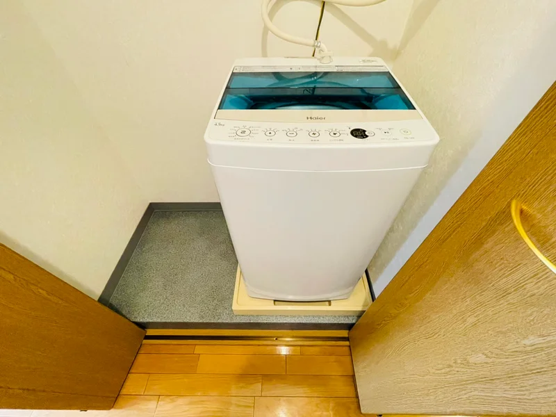 洗濯機は室内に設置しております♪入居後すぐにご利用が可能です(^^♪タオル1式分もご用意しております☆彡