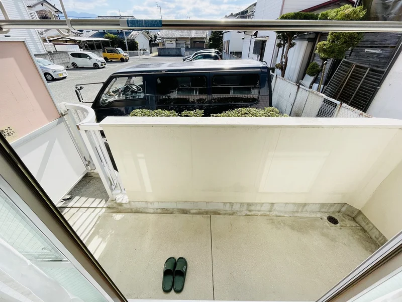 洗濯竿・スリッパ備え付☆入居中洗濯もできるので、コインランドリーに行かなくても大丈夫☆☆