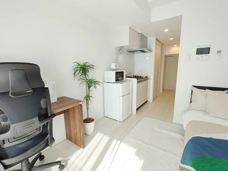 写真はお部屋のイメージです。ラグなどの室内装飾はございません。