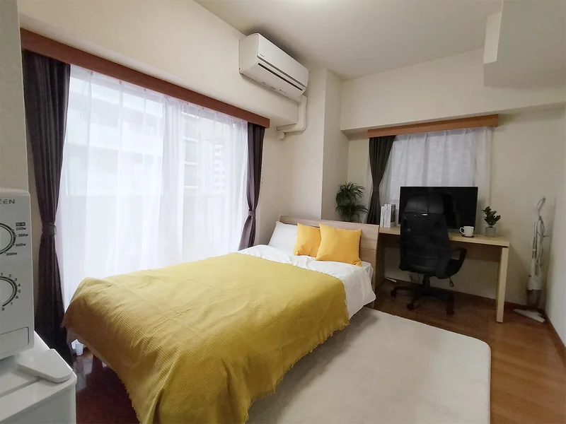 写真はお部屋のイメージです。ラグなどの室内装飾はございません。