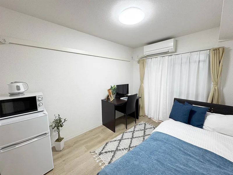 写真はお部屋のイメージです。ラグなどの室内装飾はございません。