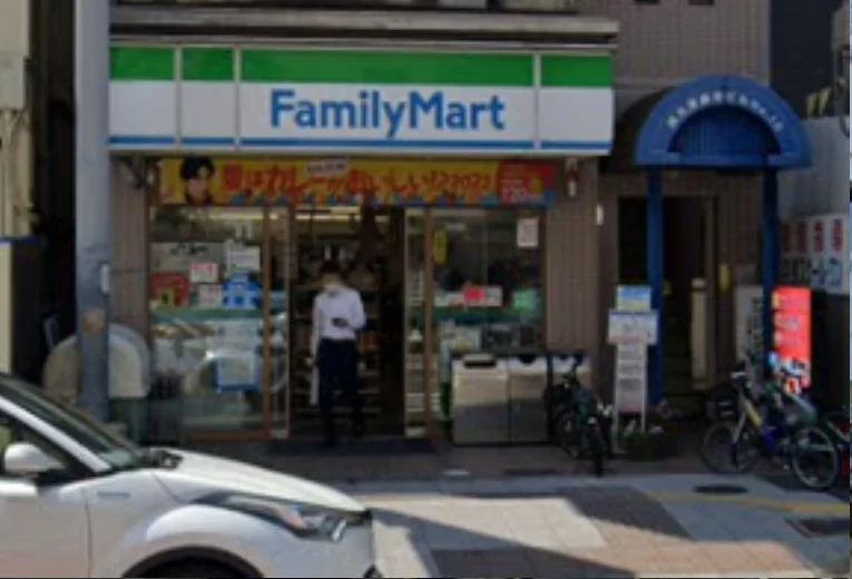 ファミリーマート びわ湖浜大津駅前店　徒歩１０分