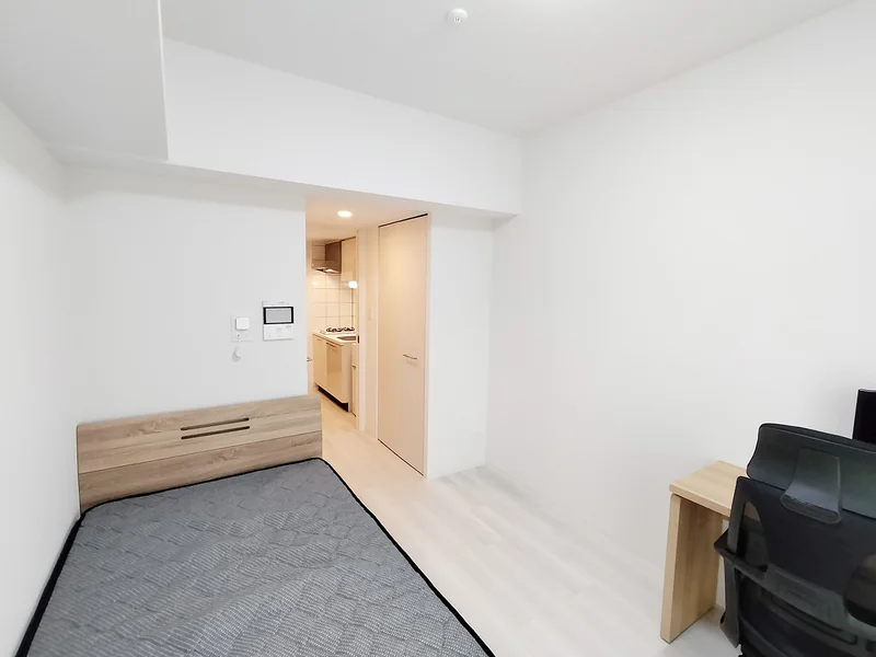 写真はお部屋のイメージです。ラグなどの室内装飾はございません。