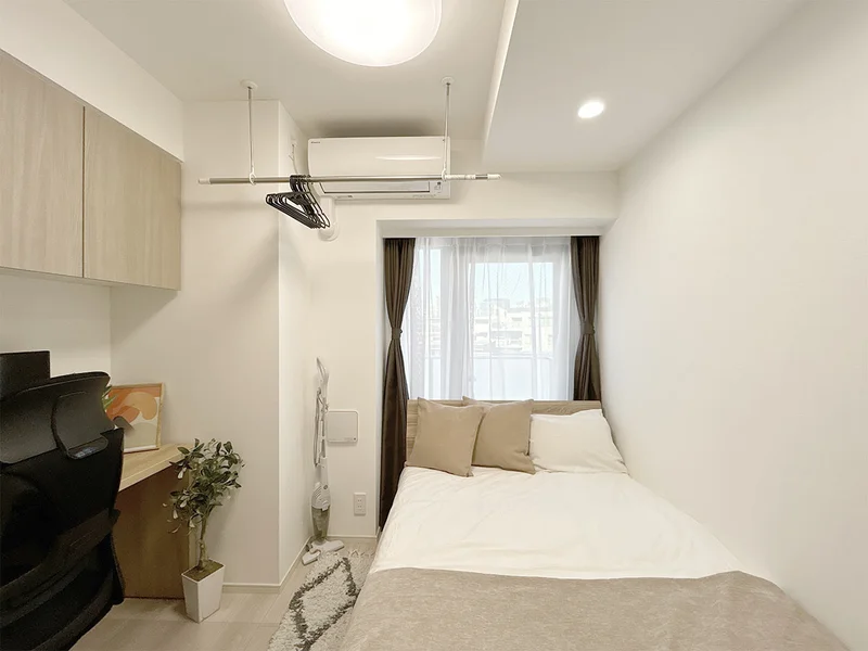 写真はお部屋のイメージです。ラグなどの室内装飾はございません。