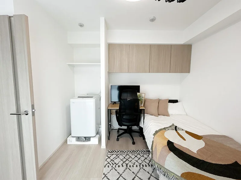 写真はお部屋のイメージです。ラグなどの室内装飾はございません。