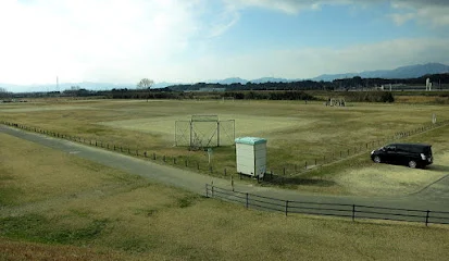 鈴鹿川河川緑地運動広場まで車で4分