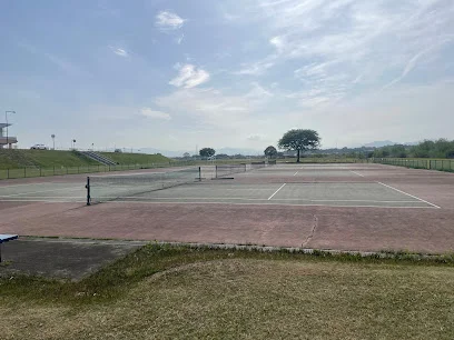 鈴鹿川河川緑地公園テニスコートまで車で4分