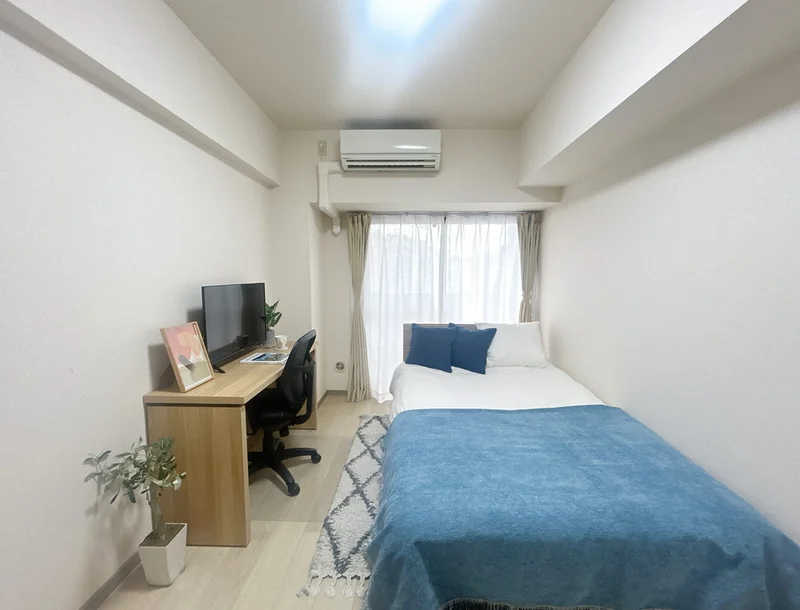 写真はお部屋のイメージです。ラグなどの室内装飾はございません。