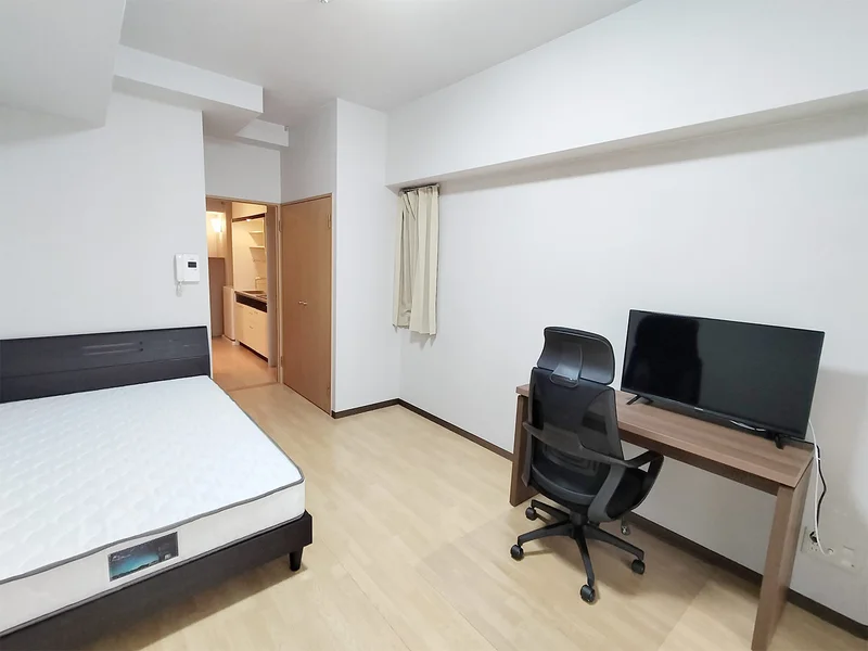 写真はお部屋のイメージです。ラグなどの室内装飾はございません。