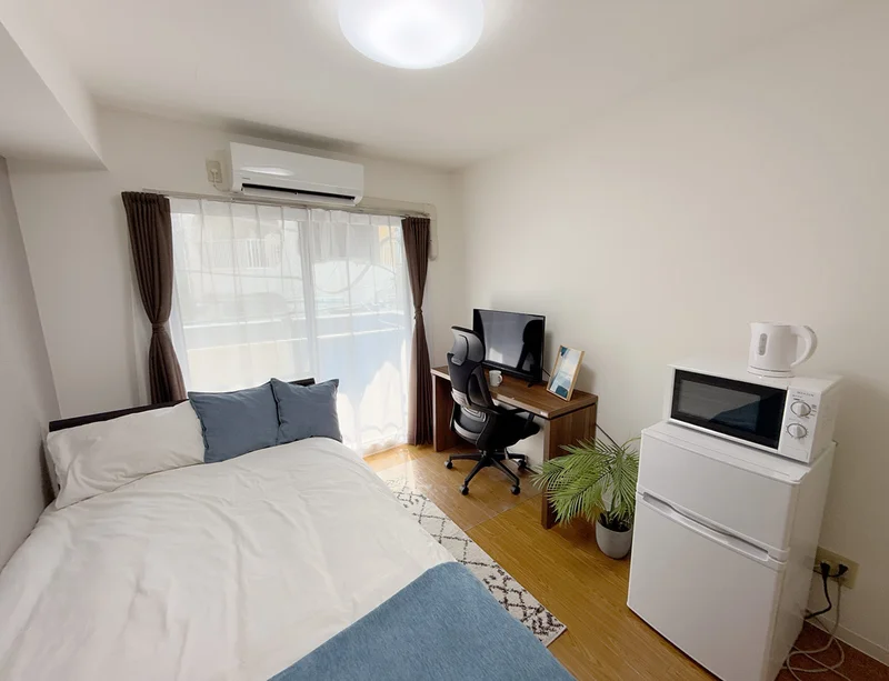 写真はお部屋のイメージです。ラグなどの室内装飾はございません。