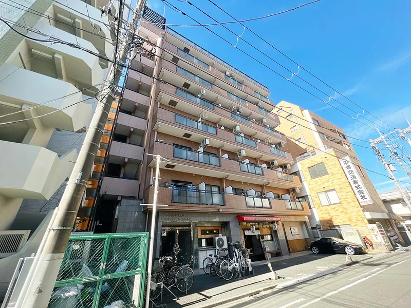 写真はお部屋のイメージです。ラグなどの室内装飾はございません。