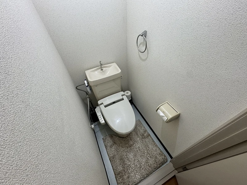 温水暖房便座付きで嬉しい設備！