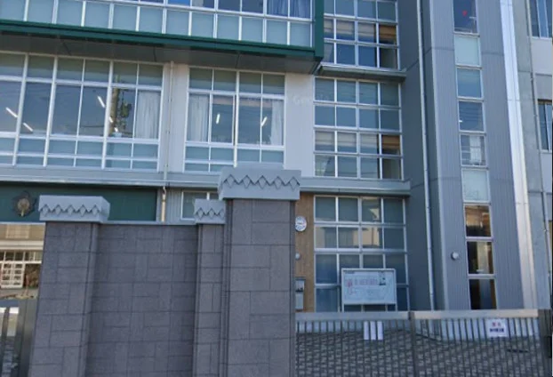 岡山市立鹿田小学校　徒歩８分