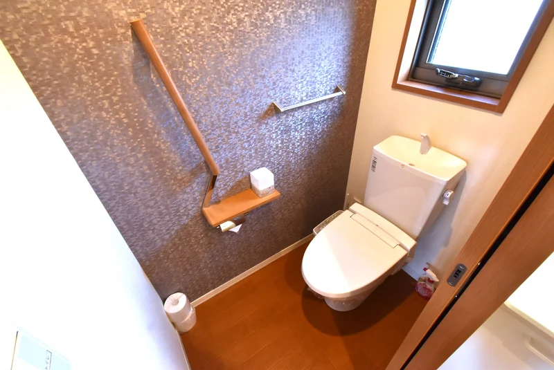 バストイレ別！　トイレブラシや洗剤なども完備しております！清潔に保って快適にお使いいただけます！