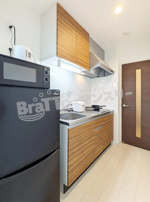 2口IHコンロ付き♪電子レンジ、冷蔵庫も完備しています♪