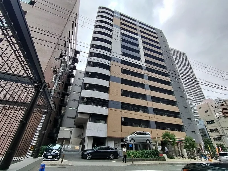 写真はお部屋のイメージです。ラグなどの室内装飾はございません。