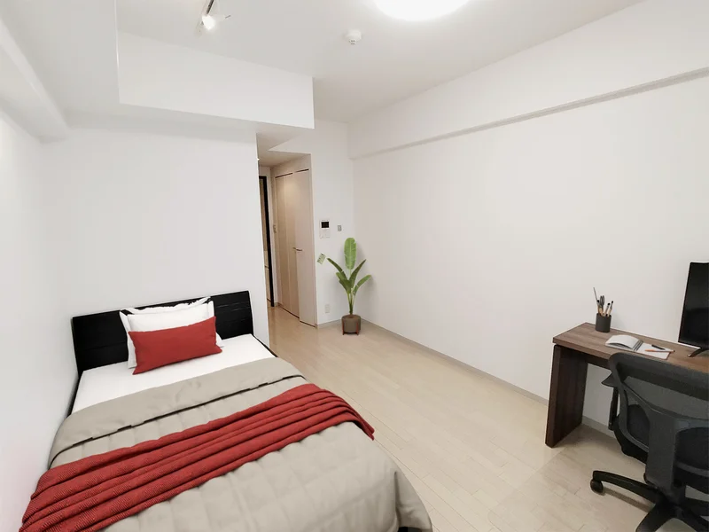 写真はお部屋のイメージです。ラグなどの室内装飾はございません。