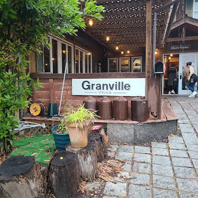 メープルガーデンカフェまで徒歩15分