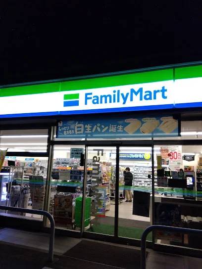 ファミリーマート 四日市塩浜街道店まで徒歩8分