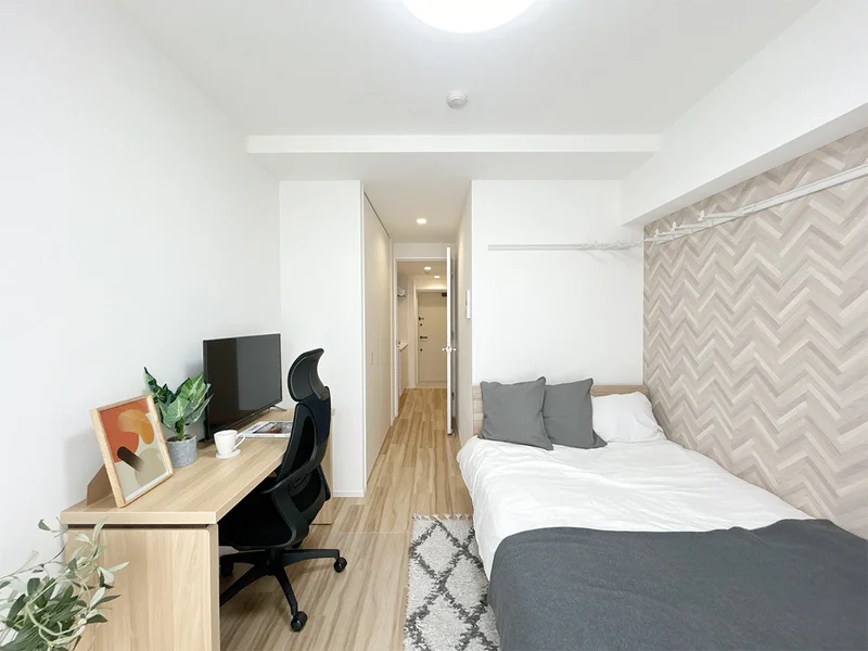 写真はお部屋のイメージです。ラグなどの室内装飾はございません。