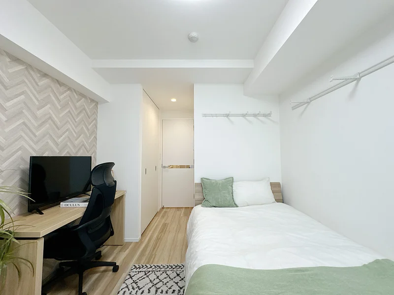 写真はお部屋のイメージです。ラグなどの室内装飾はございません。