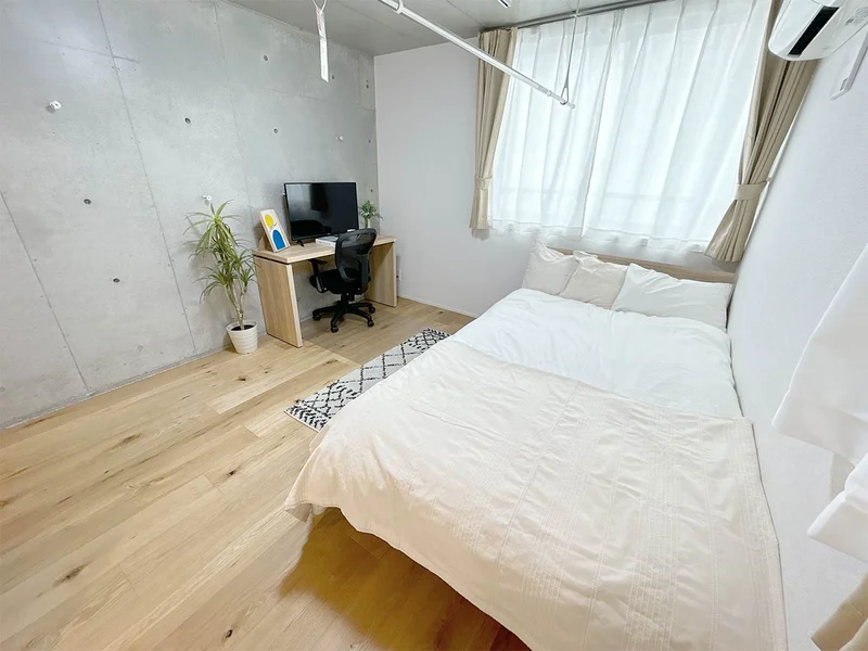 写真はお部屋のイメージです。ラグなどの室内装飾はございません。