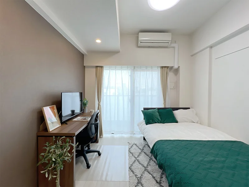 写真はお部屋のイメージです。ラグなどの室内装飾はございません。