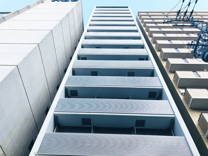 写真はお部屋のイメージです。ラグなどの室内装飾はございません。