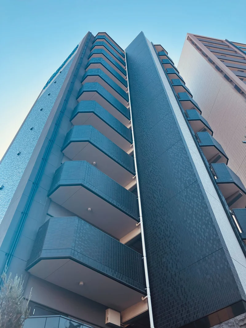 写真はお部屋のイメージです。ラグなどの室内装飾はございません。