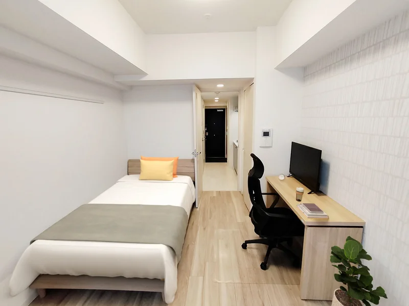 写真はお部屋のイメージです。ラグなどの室内装飾はございません。