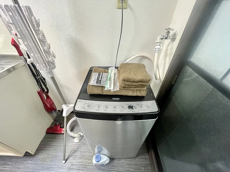 【洗濯機・タオル】ホテルと違い四日市ウィークリーマンションでは洗濯が毎日できます。その分、着替えも少なく、手軽に利用できるをコンセプトに7日以上の生活に適したお部屋となってます♪