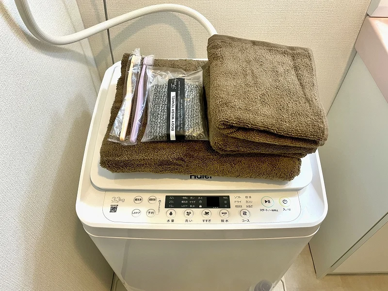 【洗濯機・タオル】ホテルと違い長浜駅前(東口)ウィークリーマンションでは洗濯が毎日できます。その分、着替えも少なく、手軽に利用できるをコンセプトに7日以上の生活に適したお部屋となってます♪