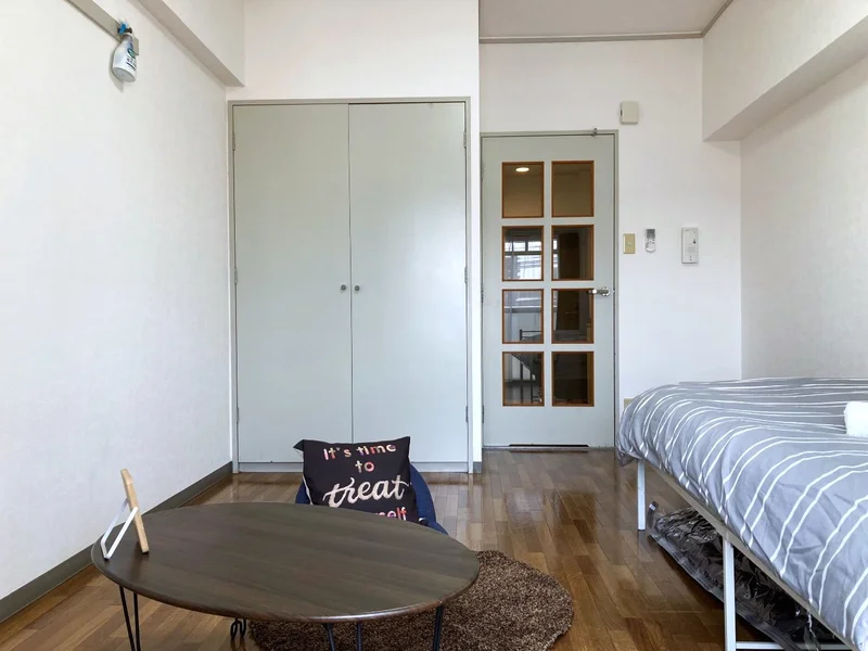 ローテーブル・座椅子付きでお仕事や勉強にも！　リネン類も豊富にございます。