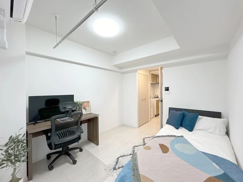 写真はお部屋のイメージです。ラグなどの室内装飾はございません。