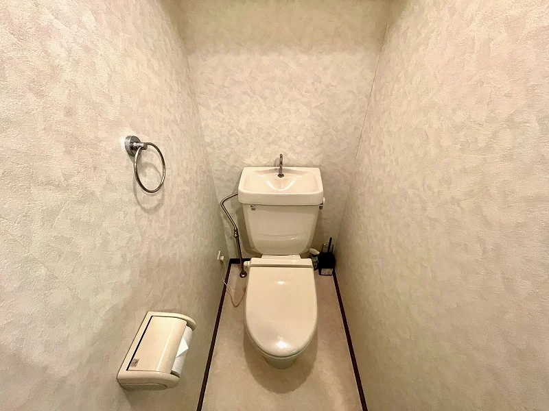 トイレ用洗剤、ブラシをご用意しておりますので長期ご利用の場合の気になる汚れなどもお掃除して頂けます♪オプション不要の伊勢駅前(伊勢ひかり病院)ウィークリーマンション。