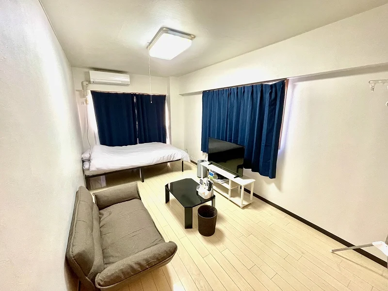 「荷物は一つだけ持ってきても、快適に生活できる」をモットーにした、伊勢駅前(伊勢ひかり病院)のウィークリーマンションの室内画像です。また、長期滞在のお客様向けに、伊勢駅前(伊勢ひかり病院)のマンスリーマンションプランもご用意しています。