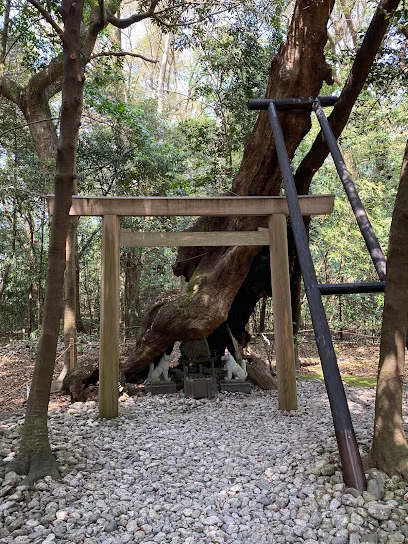 月夜見稲荷大神まで徒歩12分