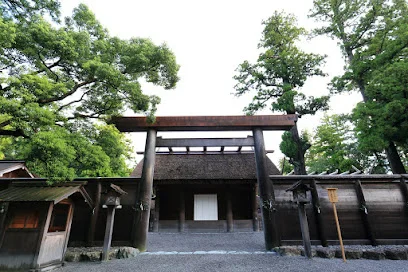 伊勢神宮 外宮まで車で6分