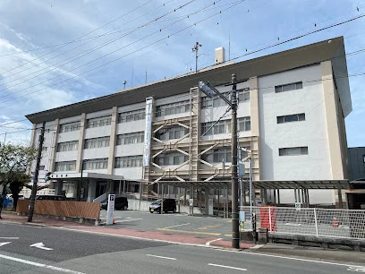 伊勢市役所まで車で8分