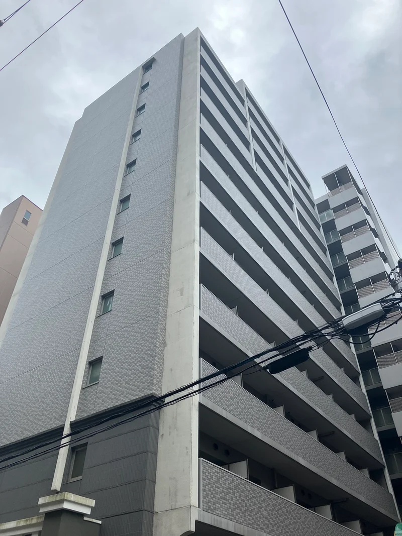 写真はお部屋のイメージです。ラグなどの室内装飾はございません。