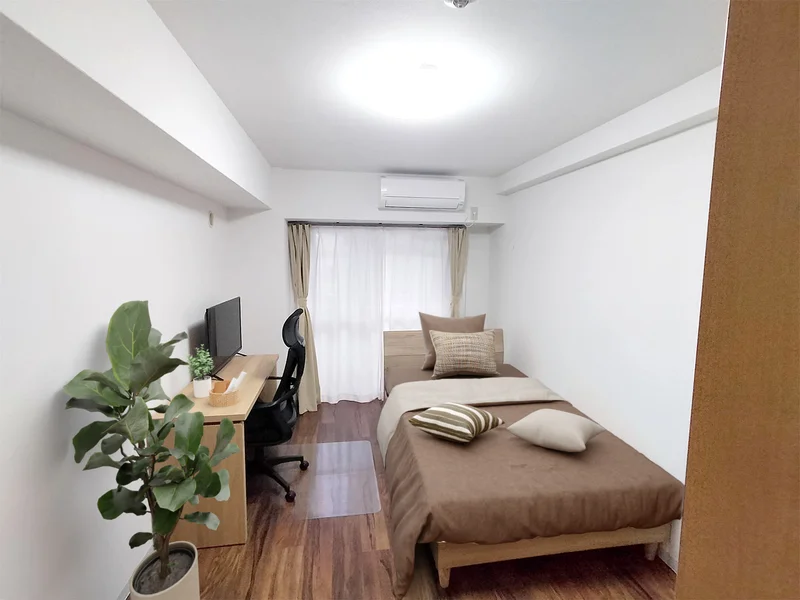 写真はお部屋のイメージです。ラグなどの室内装飾はございません。