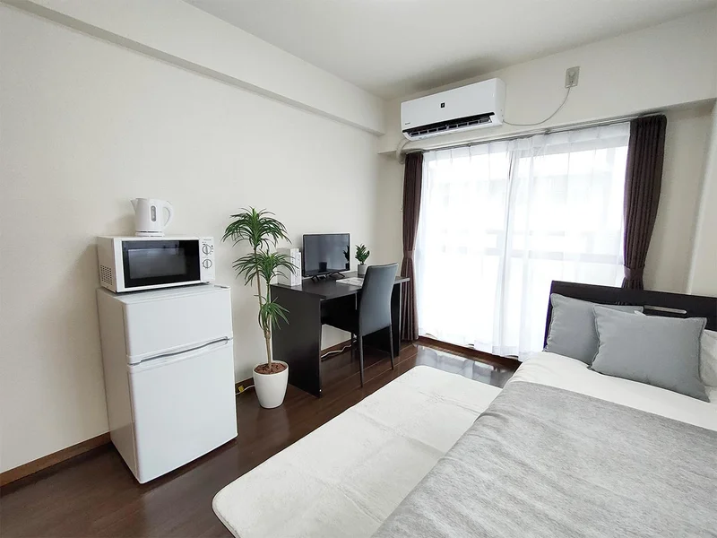 写真はお部屋のイメージです。ラグなどの室内装飾はございません。