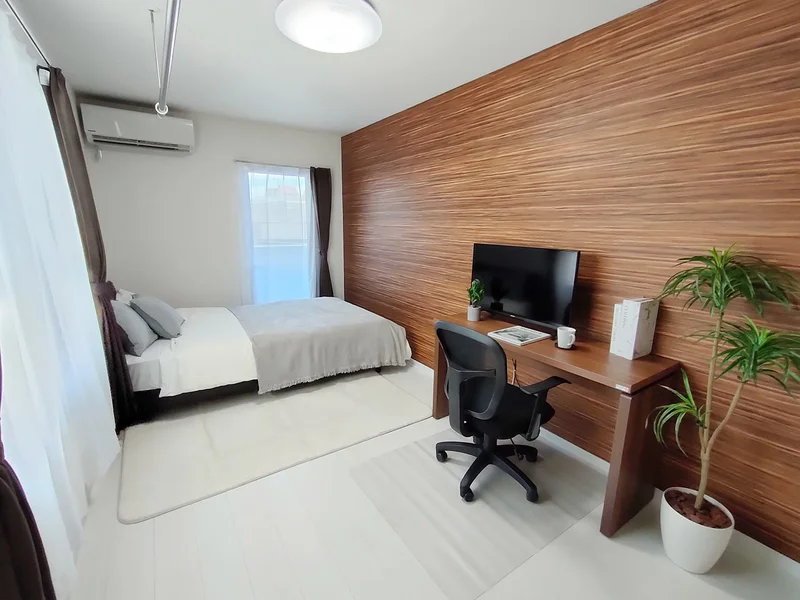 写真はお部屋のイメージです。ラグなどの室内装飾はございません。